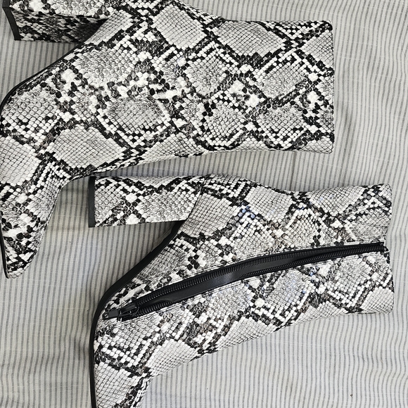 Jeffrey Campbell Snake Print Ankle Boots - Black and White - Picture 4 of 5